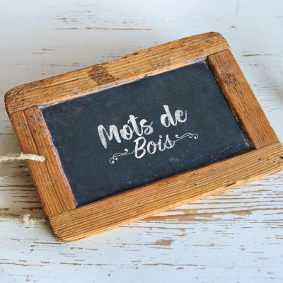 Noeuds papillon en bois gravé pour cadeaux personnalisés mariage