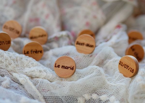 Boutons de manchette en bois gravés pour mariage