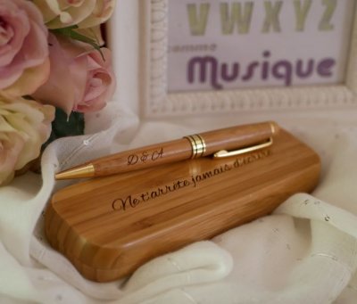 Stylo en bois et coffret personnaliseés