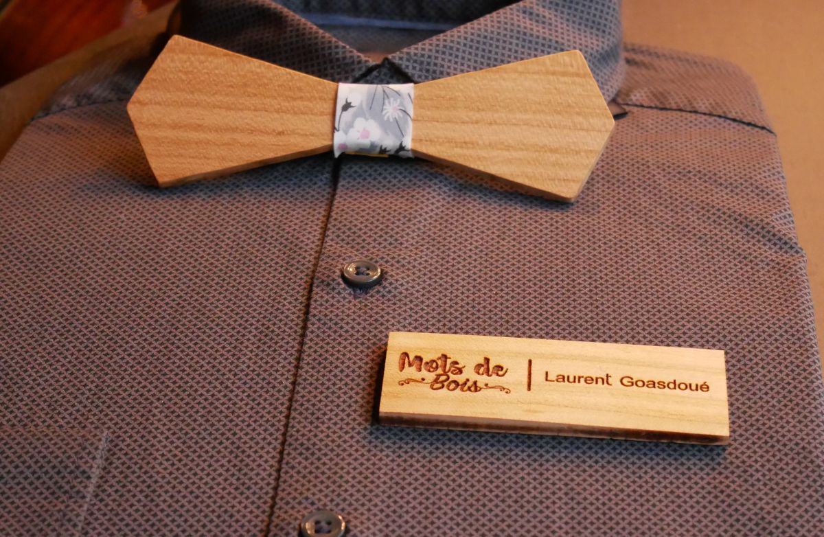 Badge en bois logo entreprise et nom