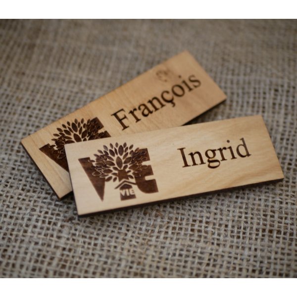 Badge en bois logo entreprise et nom