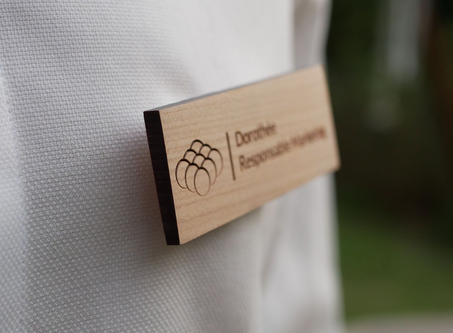 Badge en bois logo entreprise et nom
