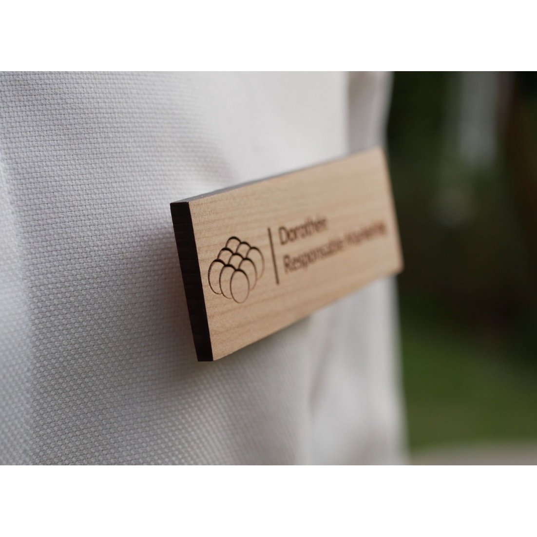 Badge en bois logo entreprise et nom