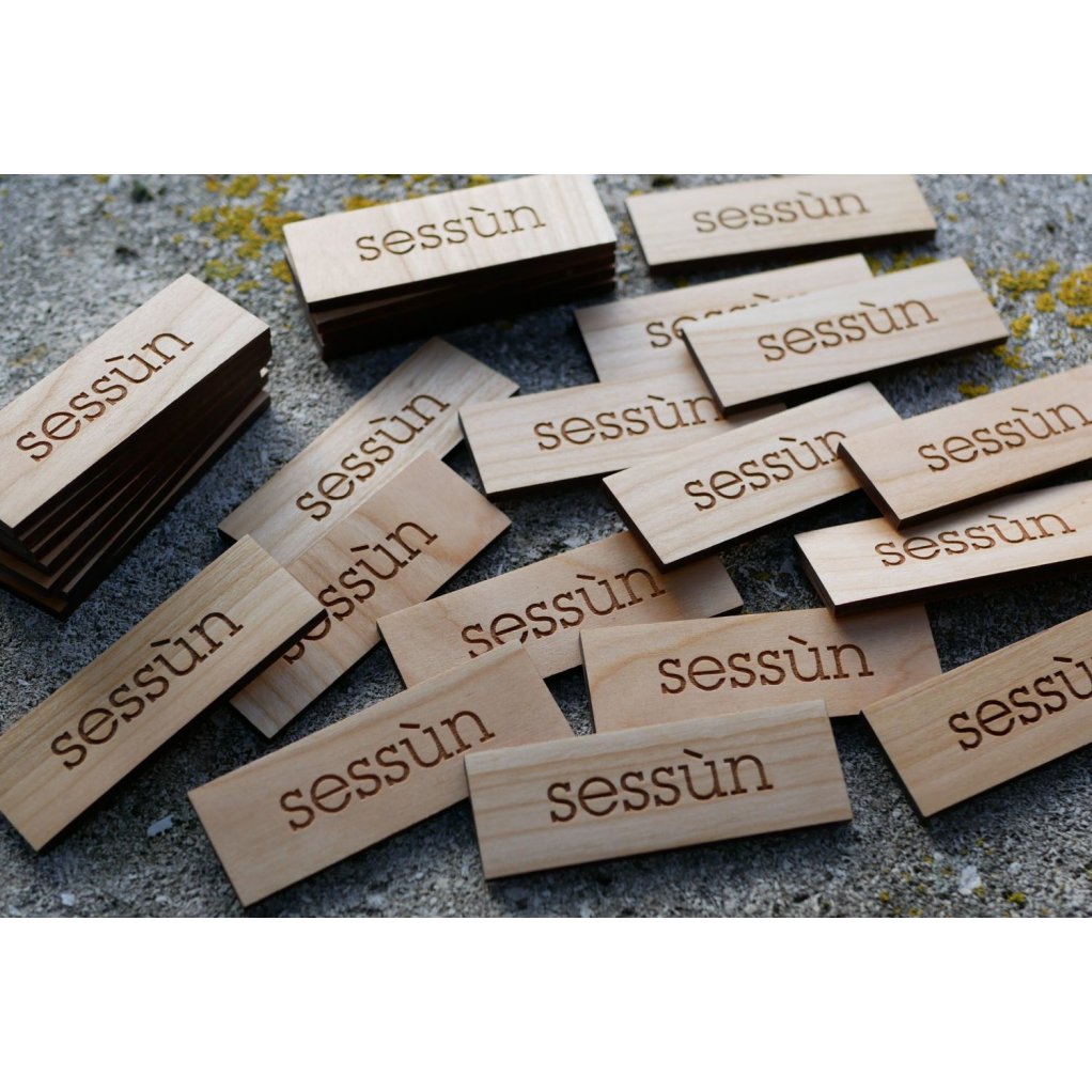 Badge en bois logo entreprise et nom