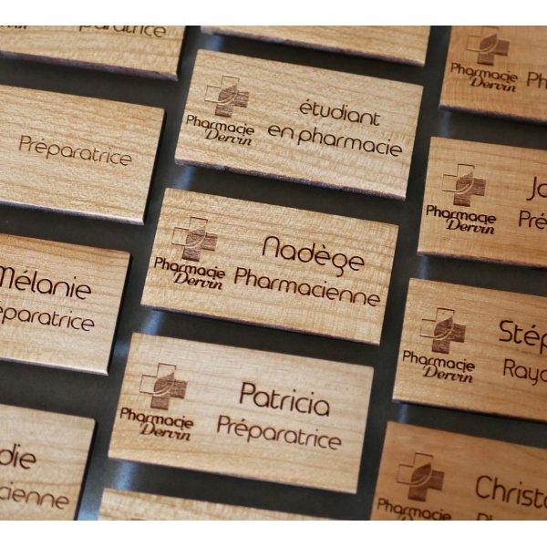 Badge en bois logo entreprise et nom