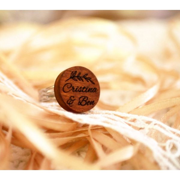 Bague au cabochon bois personnalisé par gravure