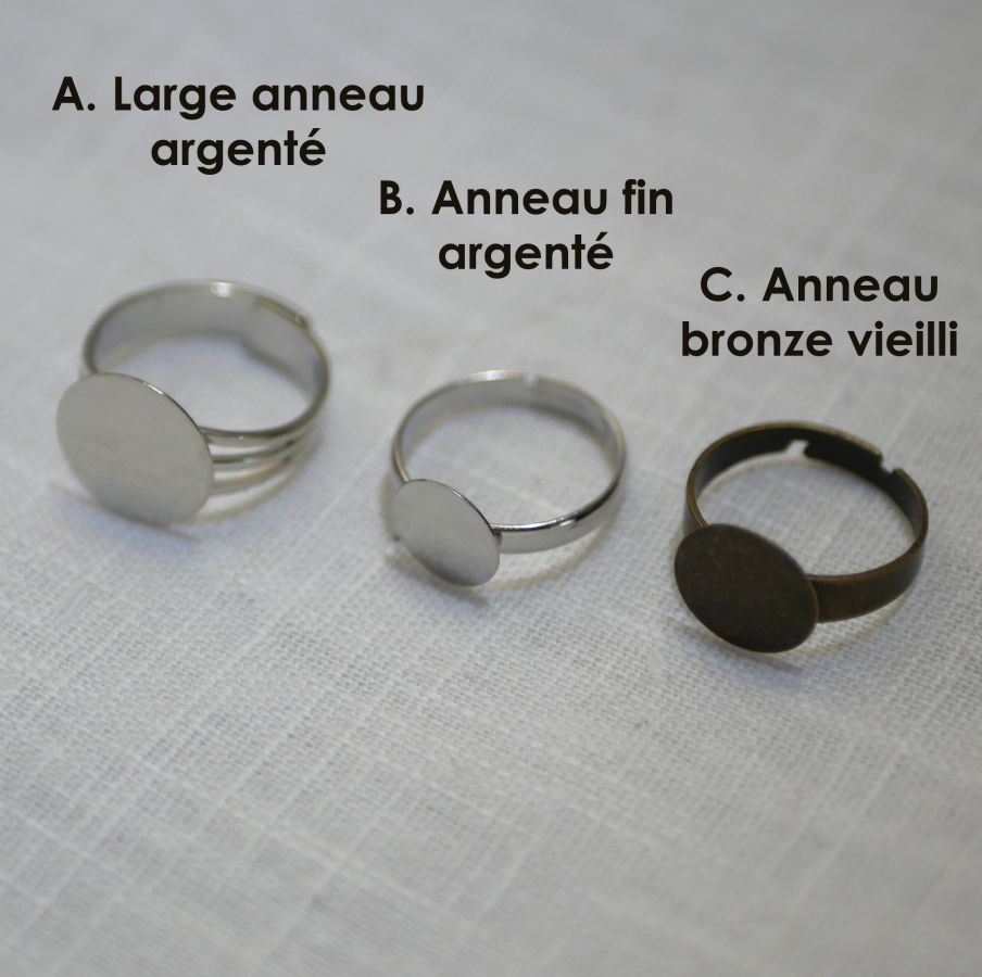 Bague au cabochon bois personnalisé par gravure