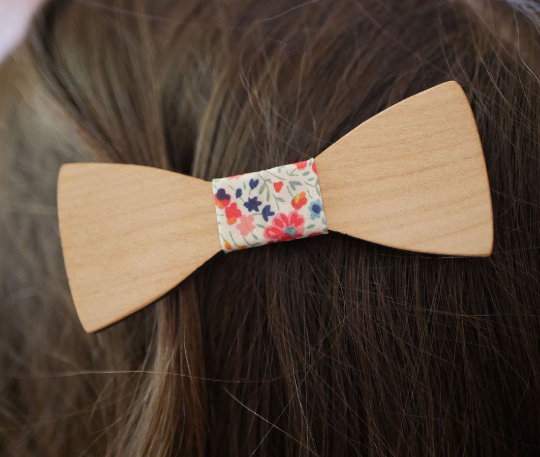 Barrette en bois Noeud pap avec ruban Liberty et bois personnalisable