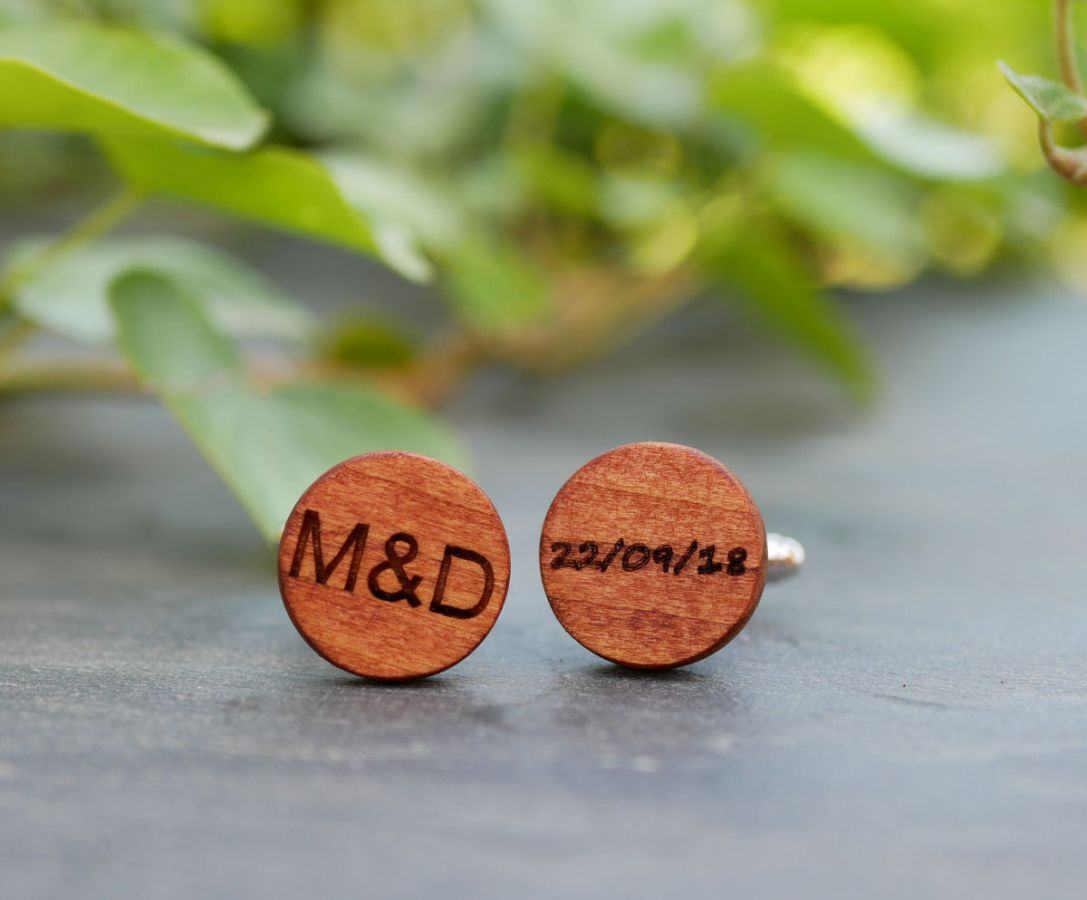 Boutons manchette en bois Merisier ronds à graver 18mm