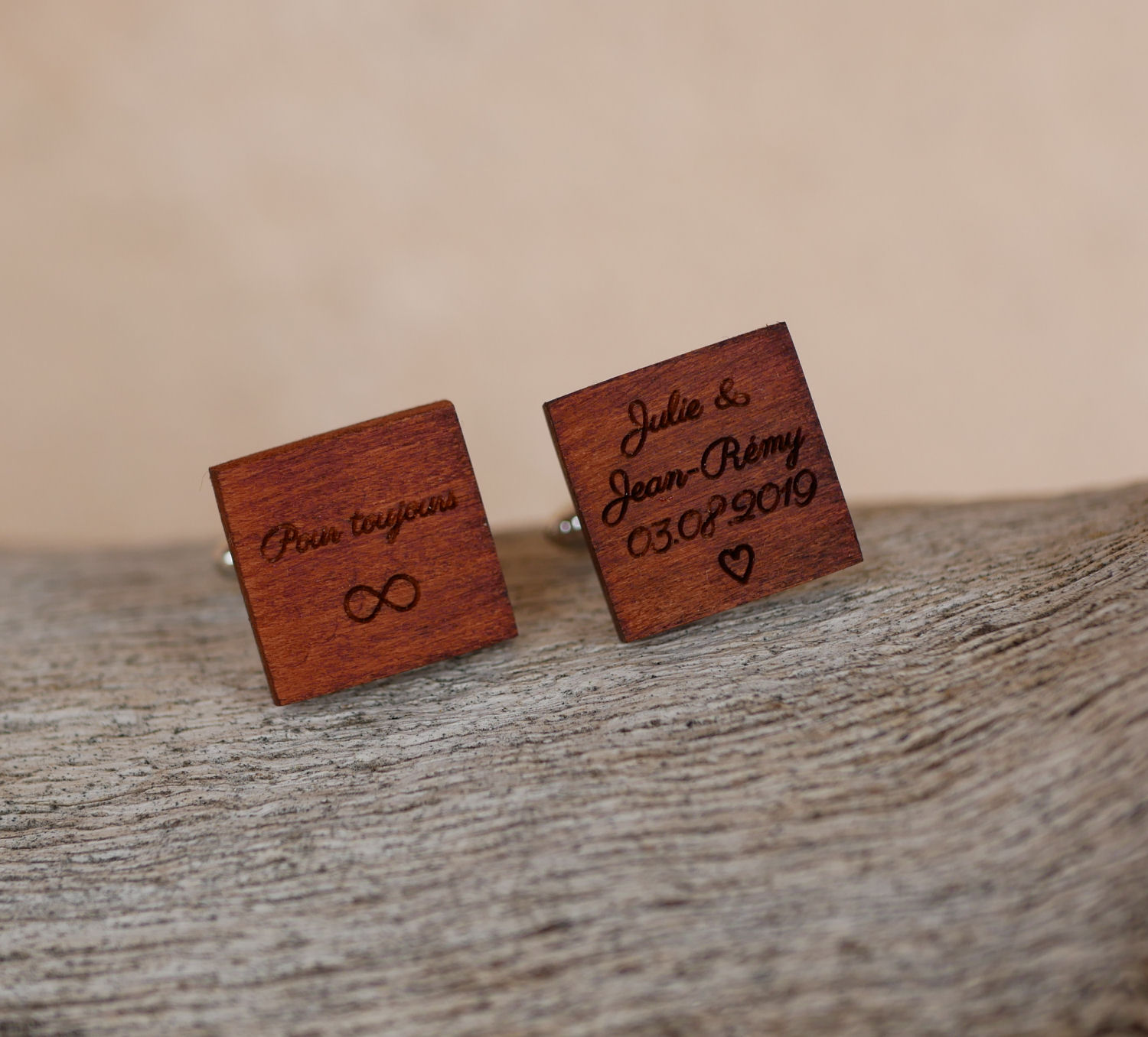 Boutons manchette en bois merisier carré à personnaliser