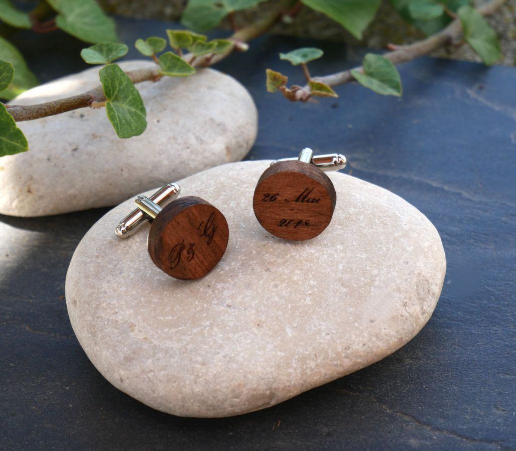 Boutons manchette en bois Noyer ronds à graver de 18mm