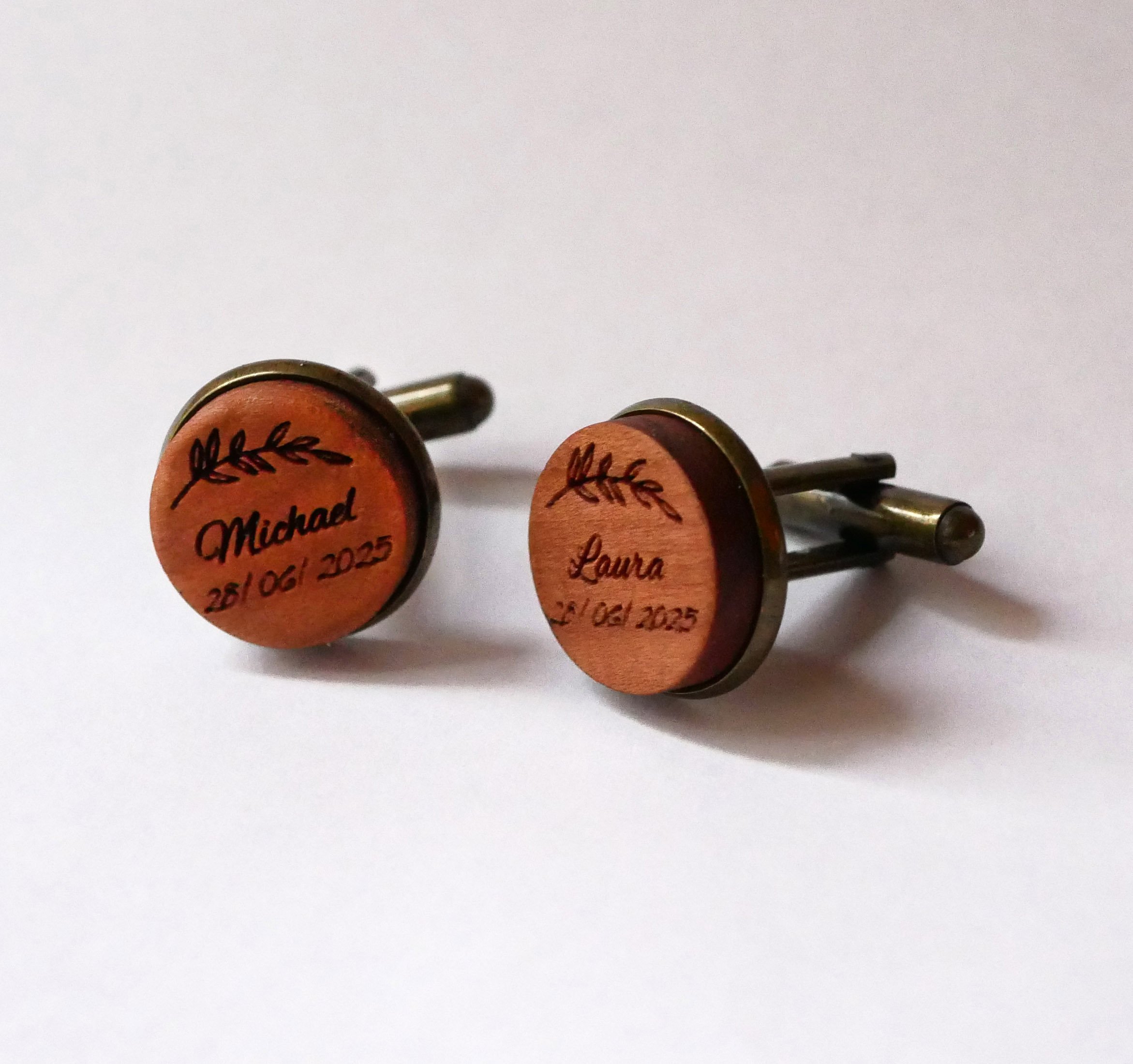 Boutons de manchette bois serti bronze vieilli 16 mm personnalisable