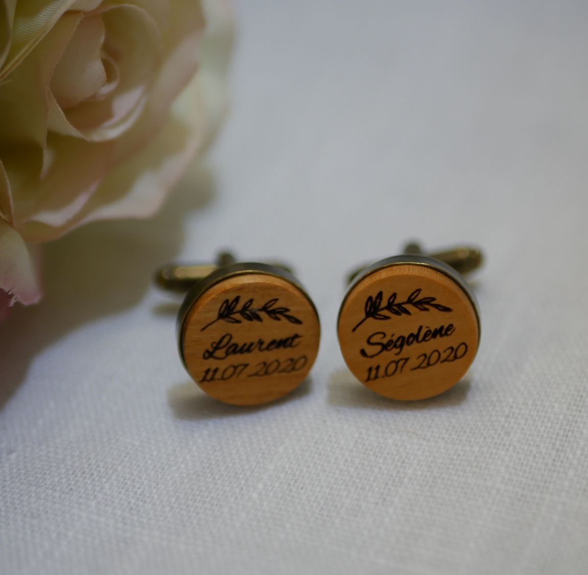 Boutons de manchette bois serti bronze vieilli 16 mm personnalisable