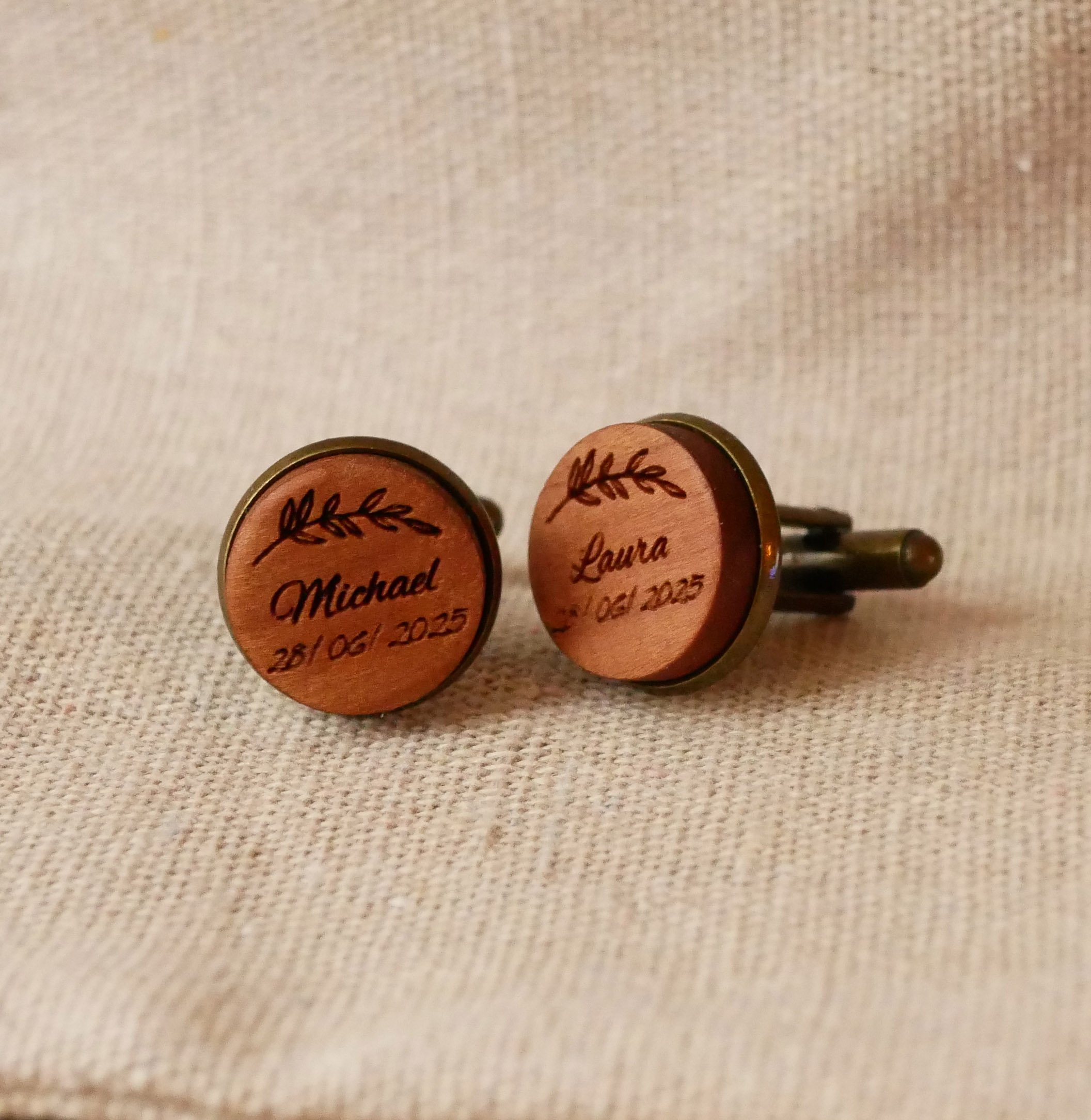 Boutons de manchette bois serti bronze vieilli 16 mm personnalisable