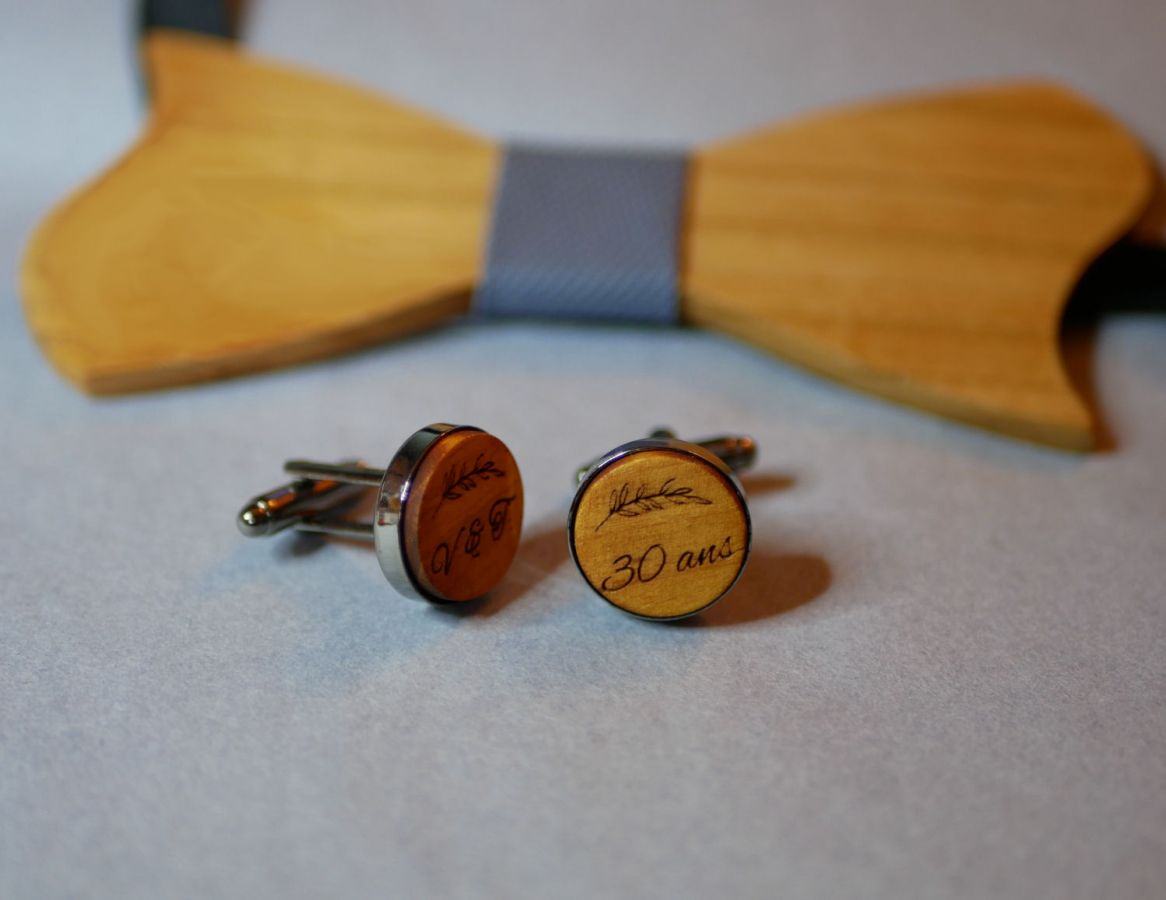 Boutons de manchette bois serti bronze vieilli 16 mm personnalisable