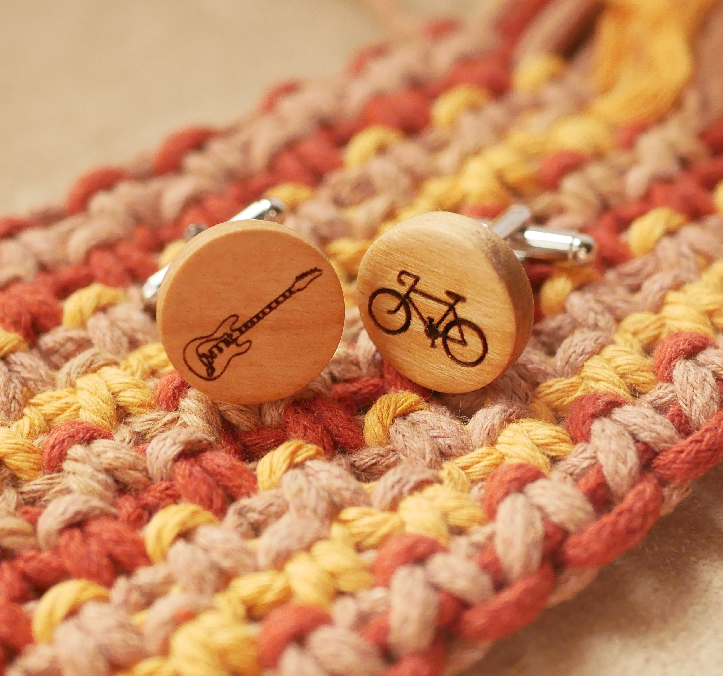 Boutons de manchette merisier avec vos dessins grav&eacute;s