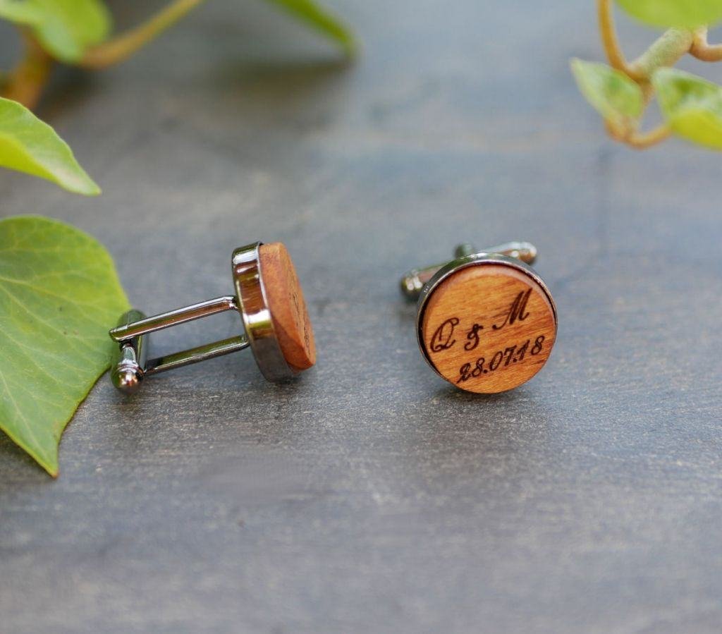 Boutons de manchette bois serti acier foncé 16mm personnalisable