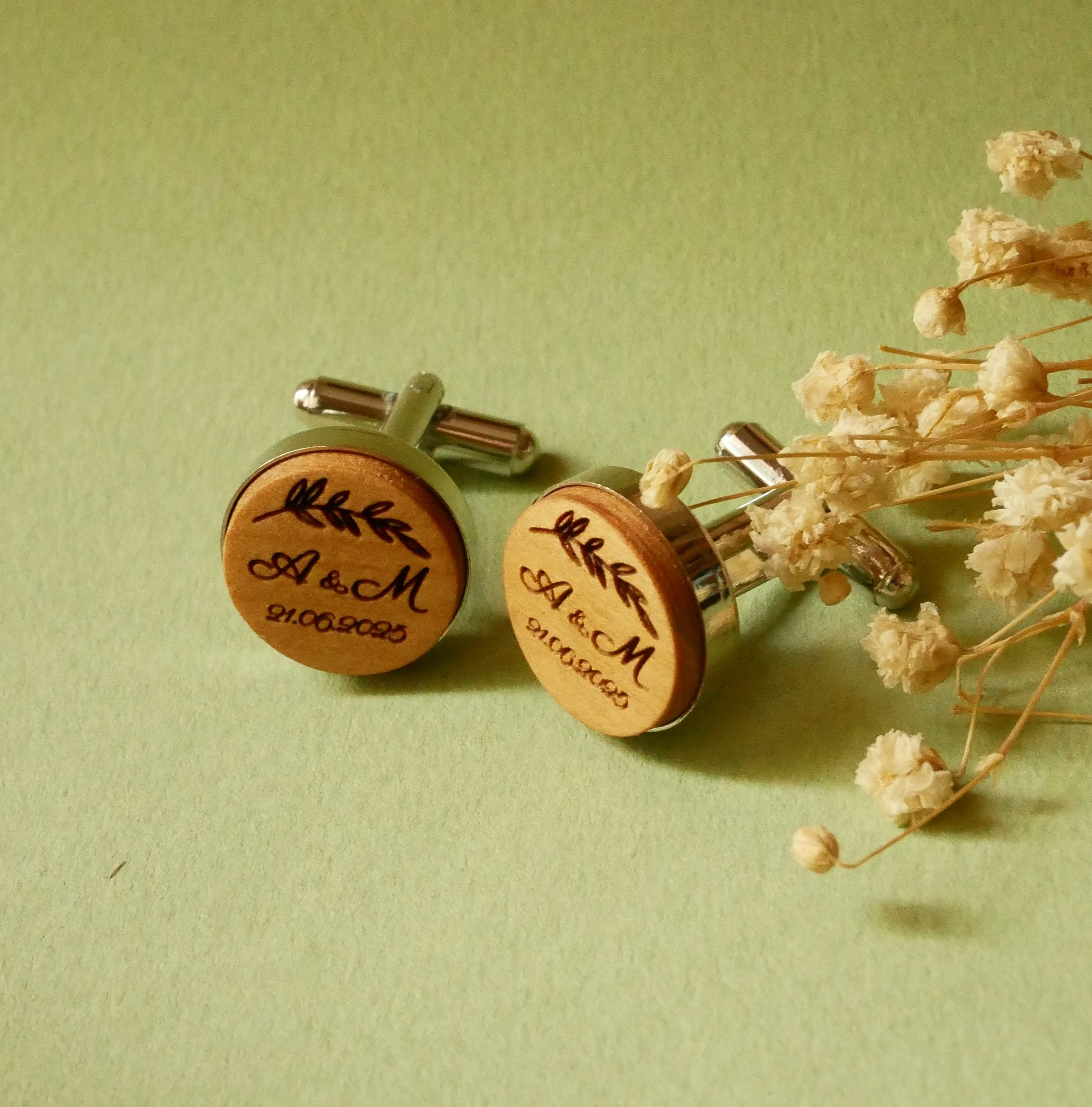 Boutons de manchette sertis argentés platinium 16 mm en bois gravé 