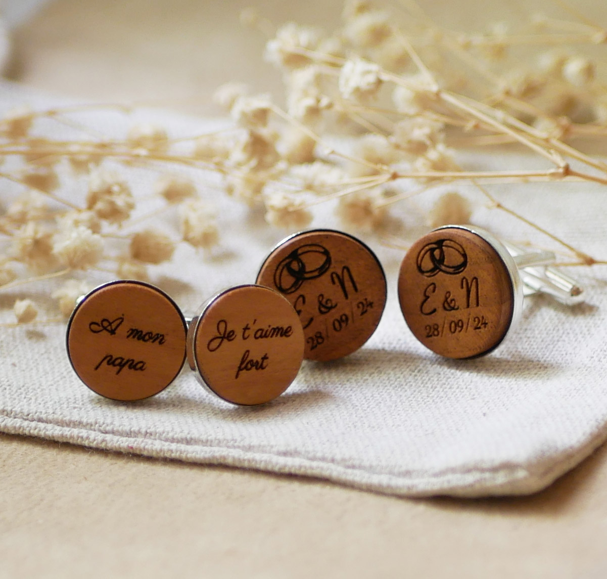 Boutons de manchette sertis argentés platinium 16 mm en bois gravé 