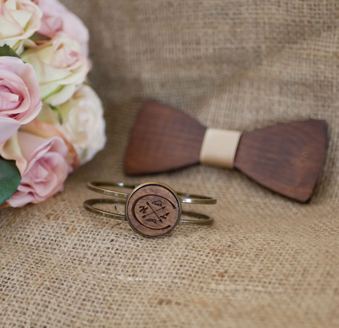 Bracelet laiton et bois au cabochon personnalisable 