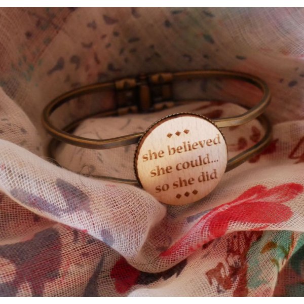 Bracelet laiton et bois au cabochon personnalisable 