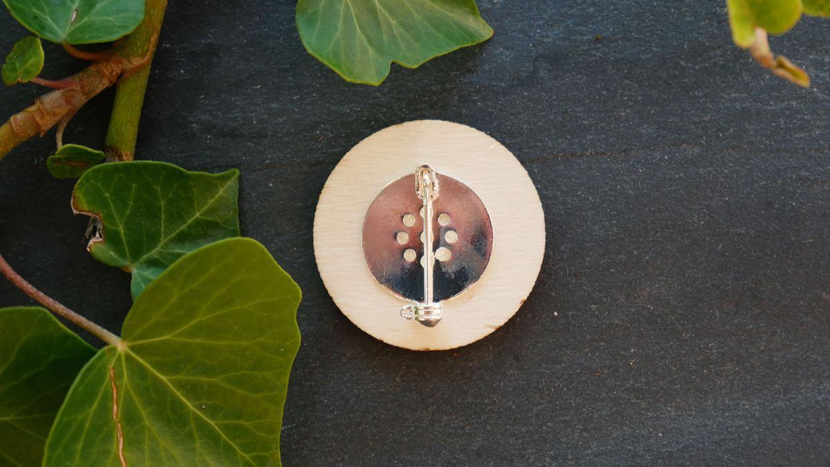 Broche badge en bois Arbre gravé