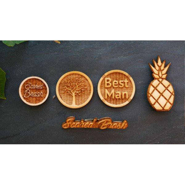 Broche en bois Ananas gravé