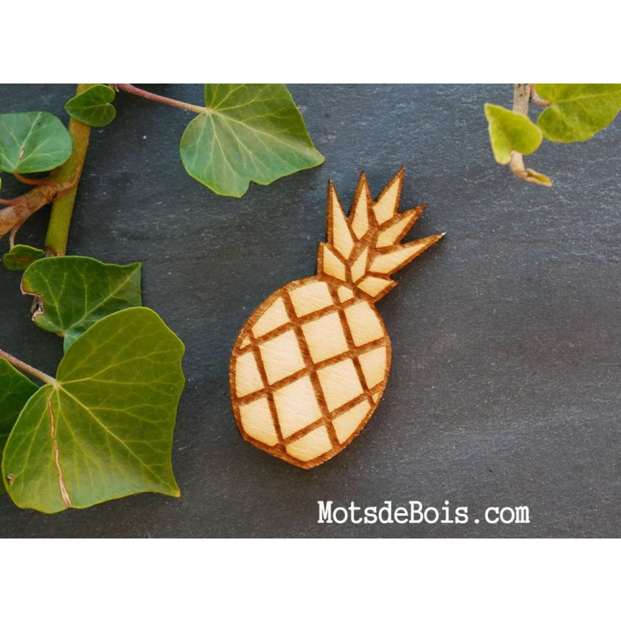 Broche en bois Ananas gravé