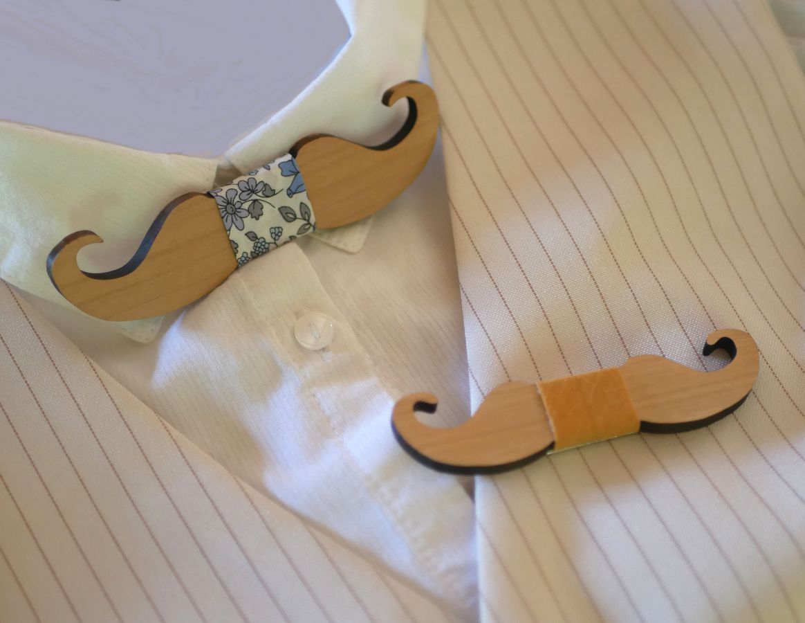 Broche mini noeud pap moustache en bois à personnaliser