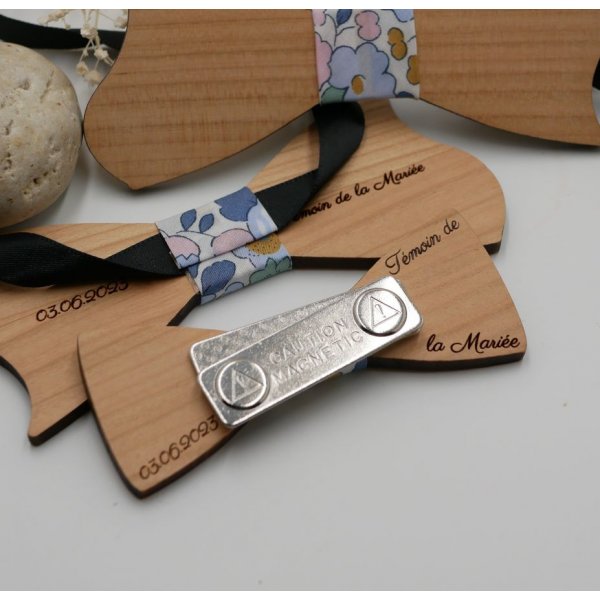 Broche mini noeud pap en bois à personnaliser