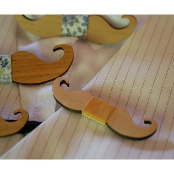 Broche mini noeud pap moustache en bois à personnaliser