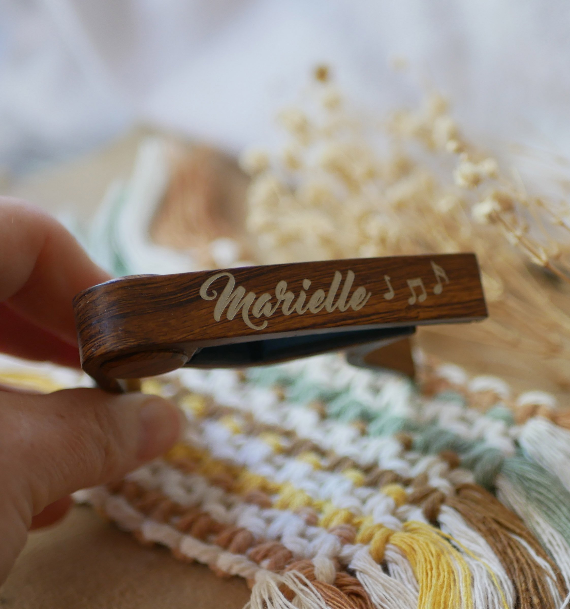 Capo guitare en aluminium gravure dor&eacute;e &agrave; personnaliser