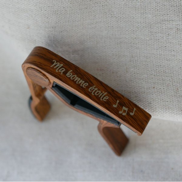 Capo guitare en aluminium gravure dor&eacute;e &agrave; personnaliser