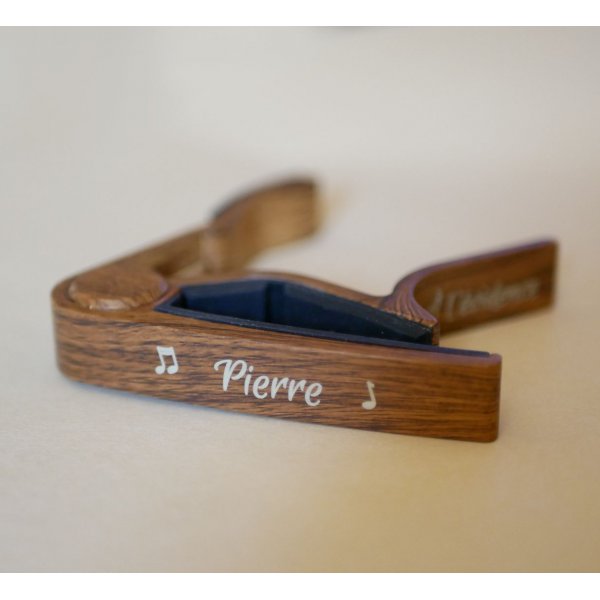 Capo guitare en aluminium gravure dor&eacute;e &agrave; personnaliser