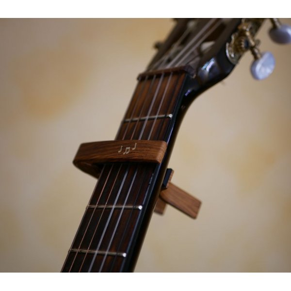 Capo guitare en aluminium gravure dorée à personnaliser