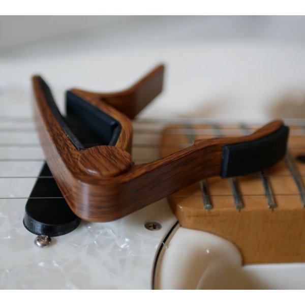 Capo guitare en aluminium gravé à personnaliser
