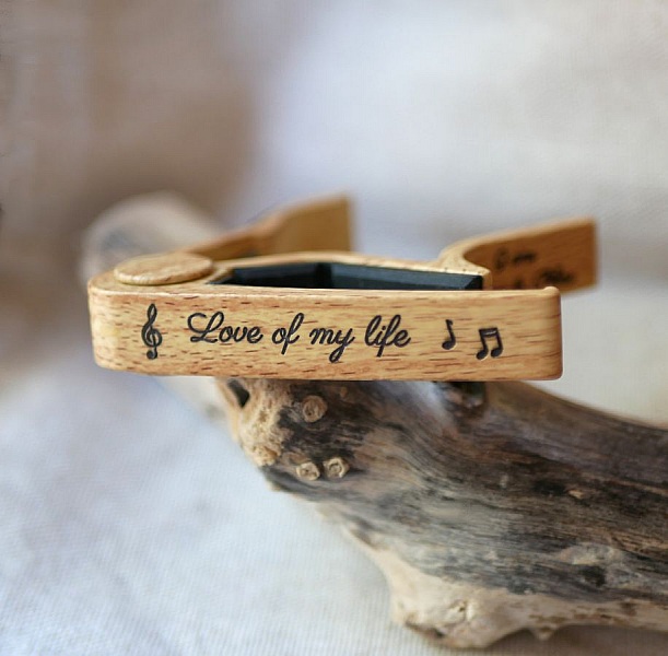 Capodastre personnalis&eacute; en aluminium clair grav&eacute; accessoire guitare 