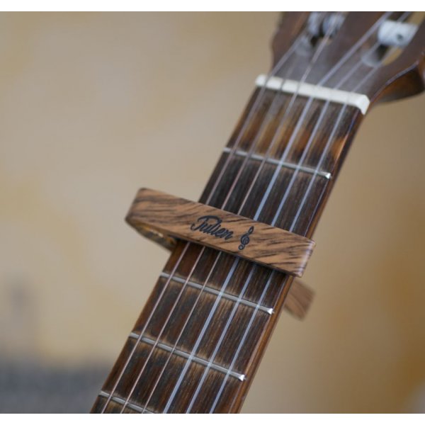 Capodastre personnalisé en aluminium couleur bois rayé gravé accessoire guitare 