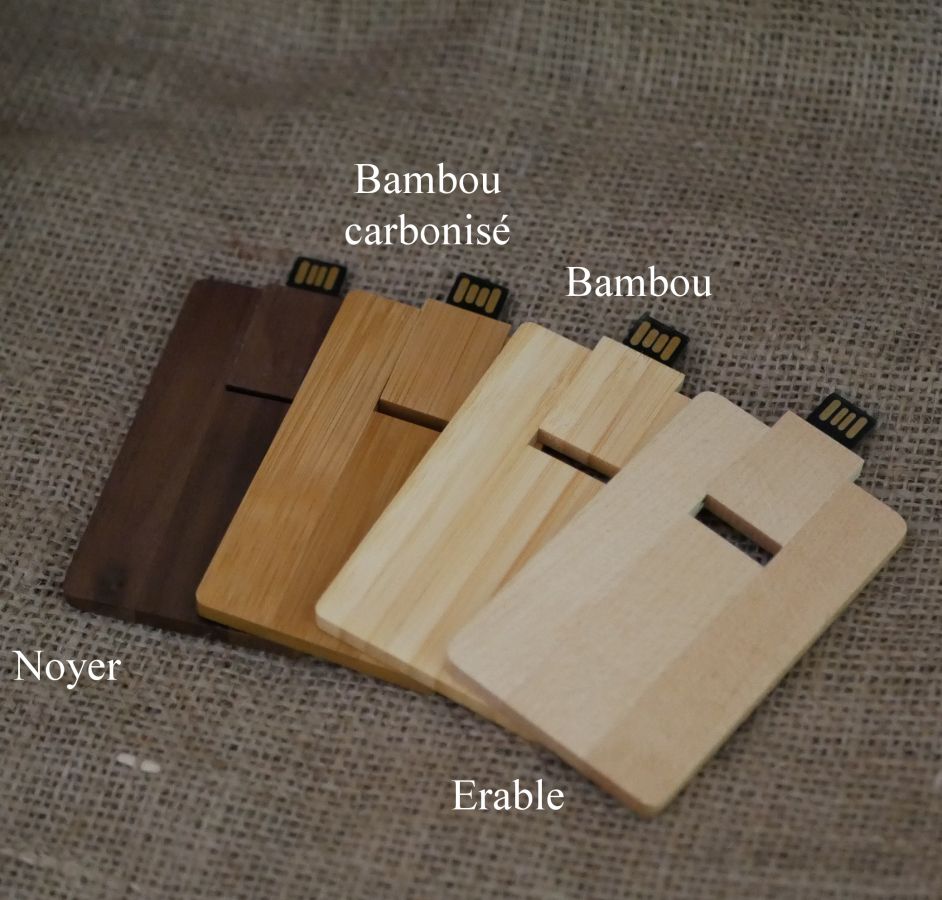 Carte en bois de noyer avec clé USB 32 Go à personnaliser par gravure