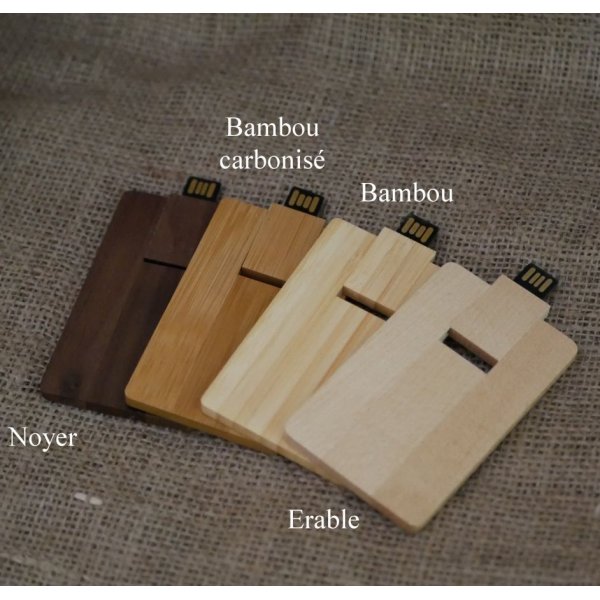 Carte en bois de noyer avec clé USB 32 Go à personnaliser par gravure