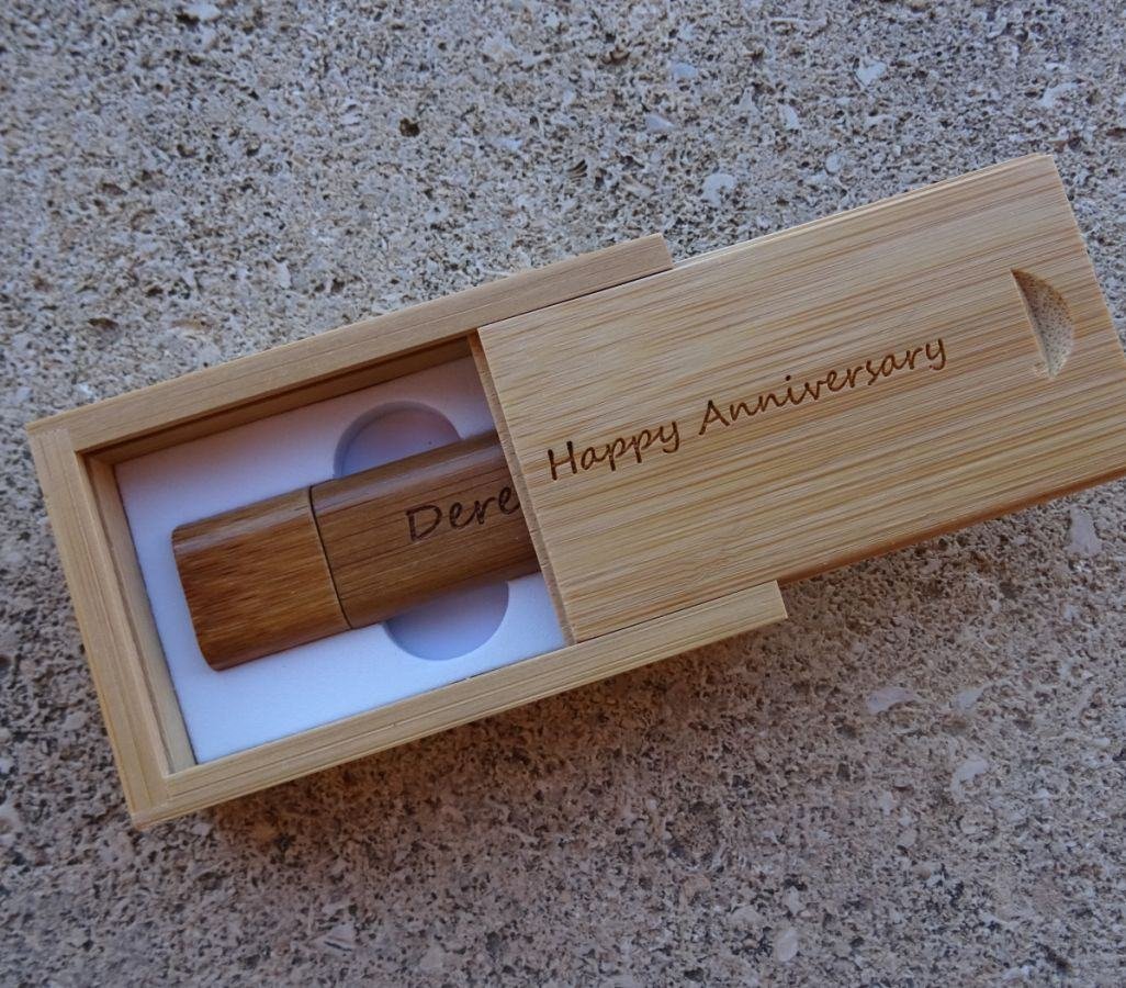 Clé Usb 16 Go dans coffret bois bambou à personnaliser par gravure pour un mariage