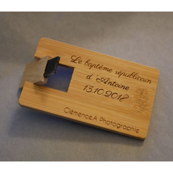Clé USB 32 Go Carte en bois bambou carbonisé à personnaliser par gravure
