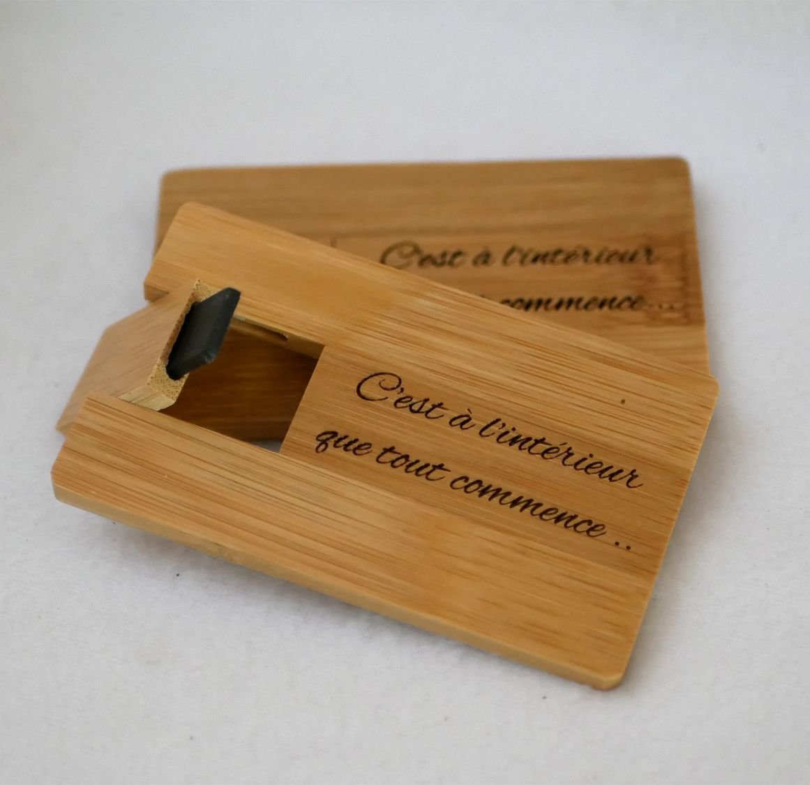 Clé USB 32 Go Carte en bois bambou carbonisé à personnaliser par gravure