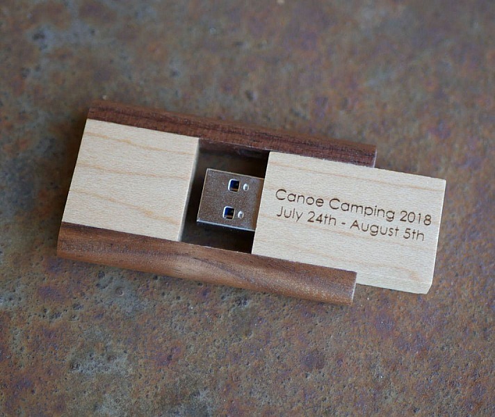 Cl&eacute; USB 3.0 en bois bicolore 32 Go  &agrave; personnaliser par gravure pour un cadeau &eacute;l&eacute;gant et unique