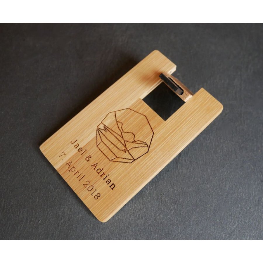 Clé USB 32 Go Carte en bois bambou carbonisé à personnaliser par gravure