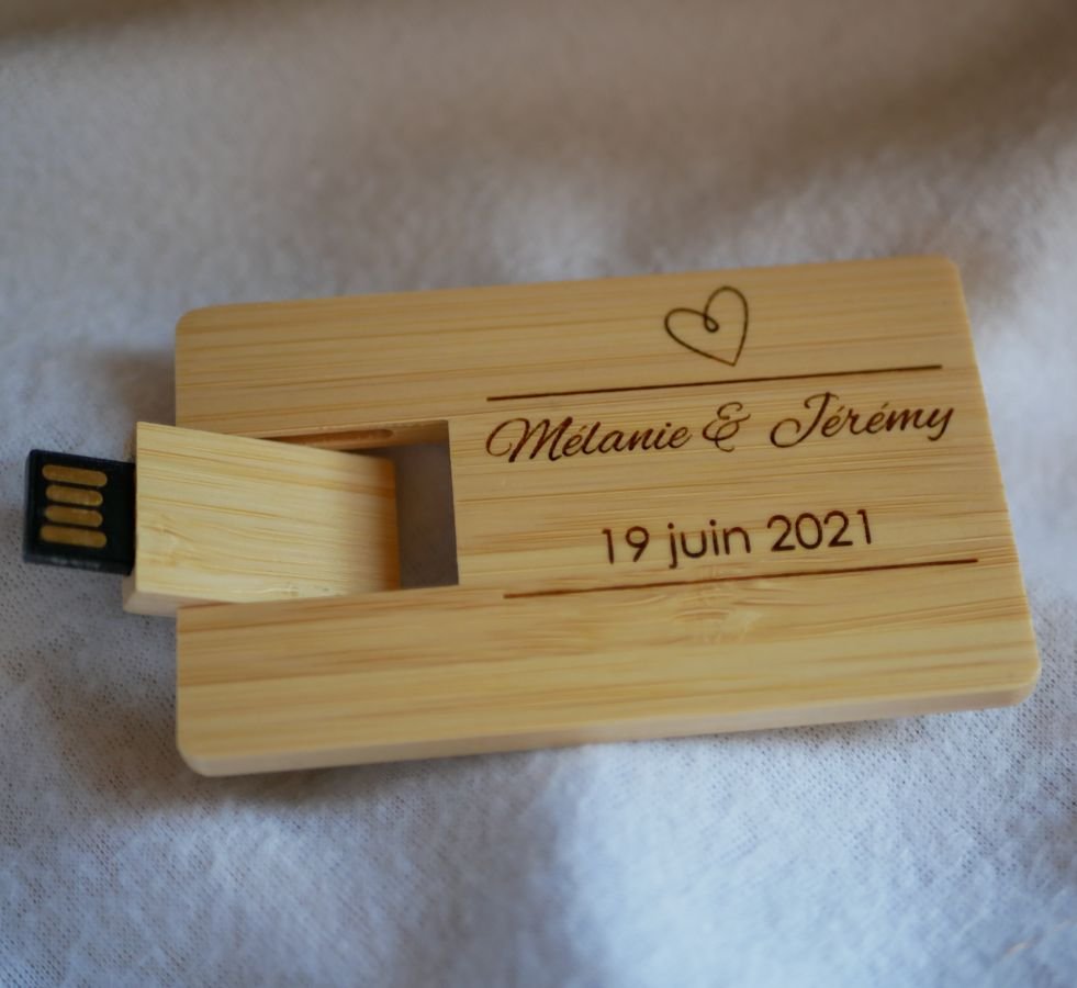 Clé USB 32 Go Carte en bois bambou à personnaliser par gravure