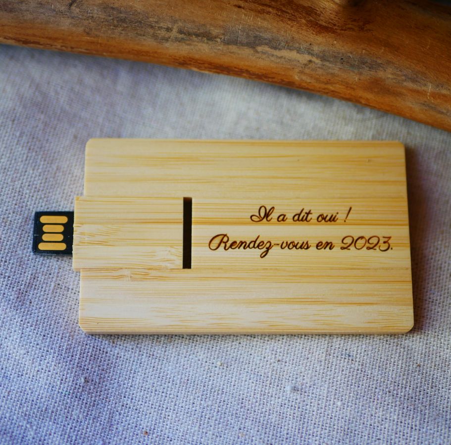 Clé USB 32 Go Carte en bois bambou à personnaliser par gravure