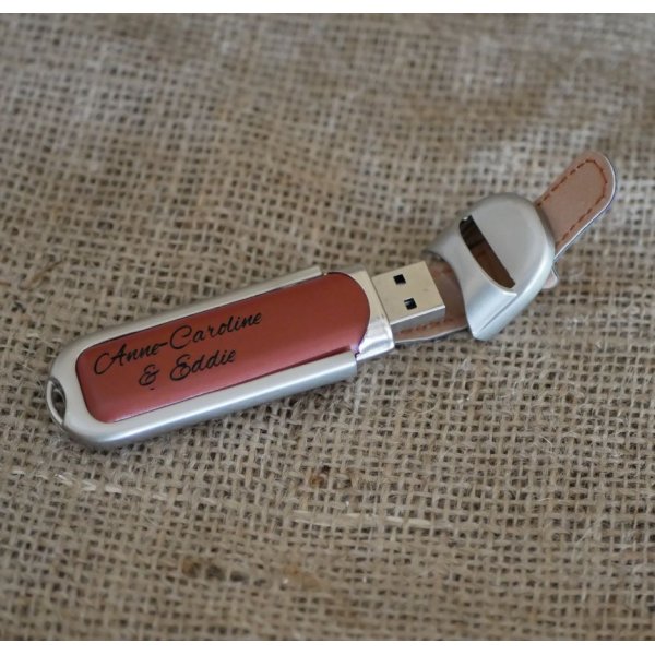 Clé USB 32Gb en étui en cuir marron à personnaliser