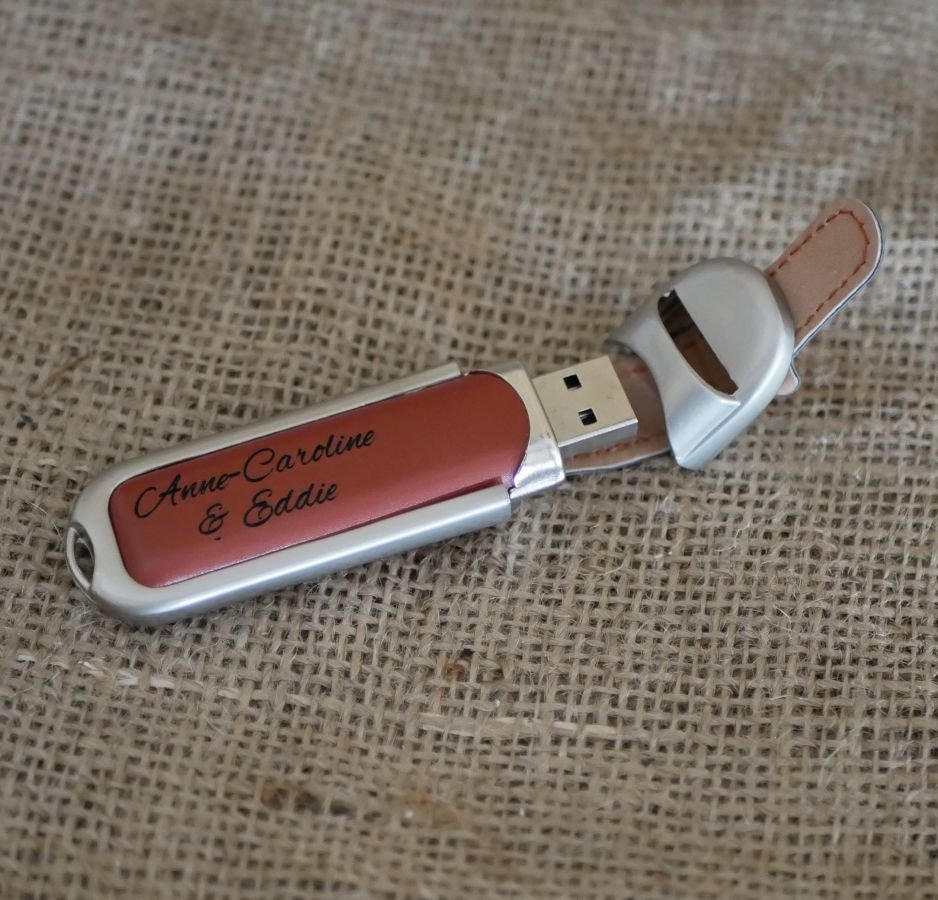 Clé USB 32Gb en étui en cuir marron à personnaliser