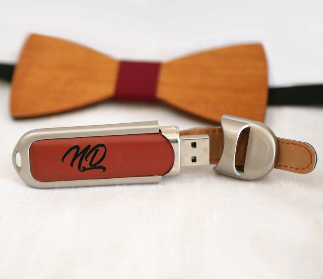 Clé USB 32Gb en étui en cuir marron à personnaliser